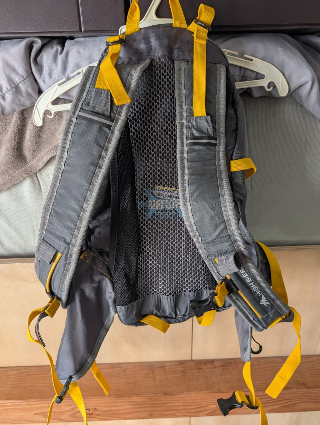 High Sierra Gamma Backpack 14L Grey/Yellow