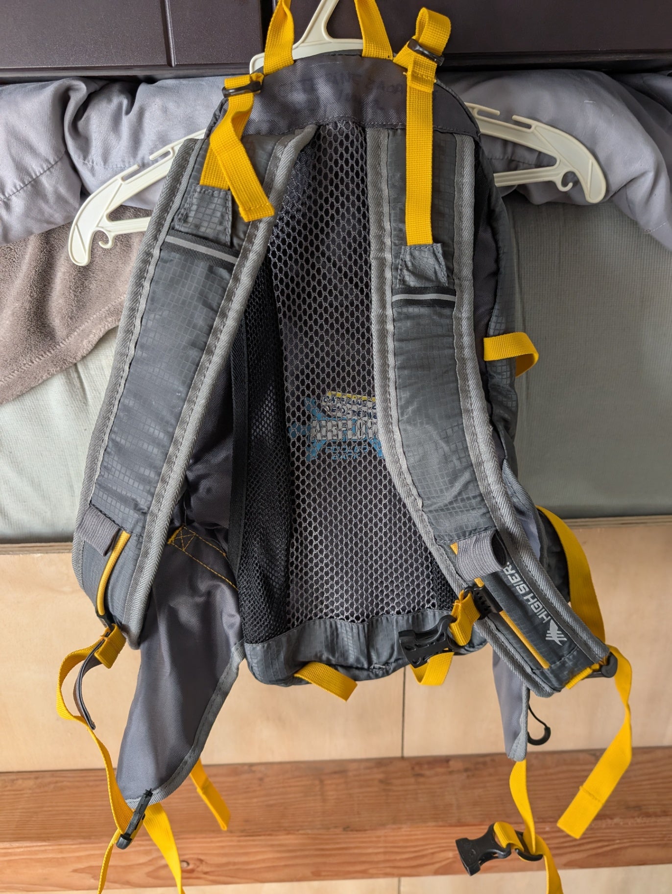 High Sierra Gamma Backpack 14L Grey/Yellow