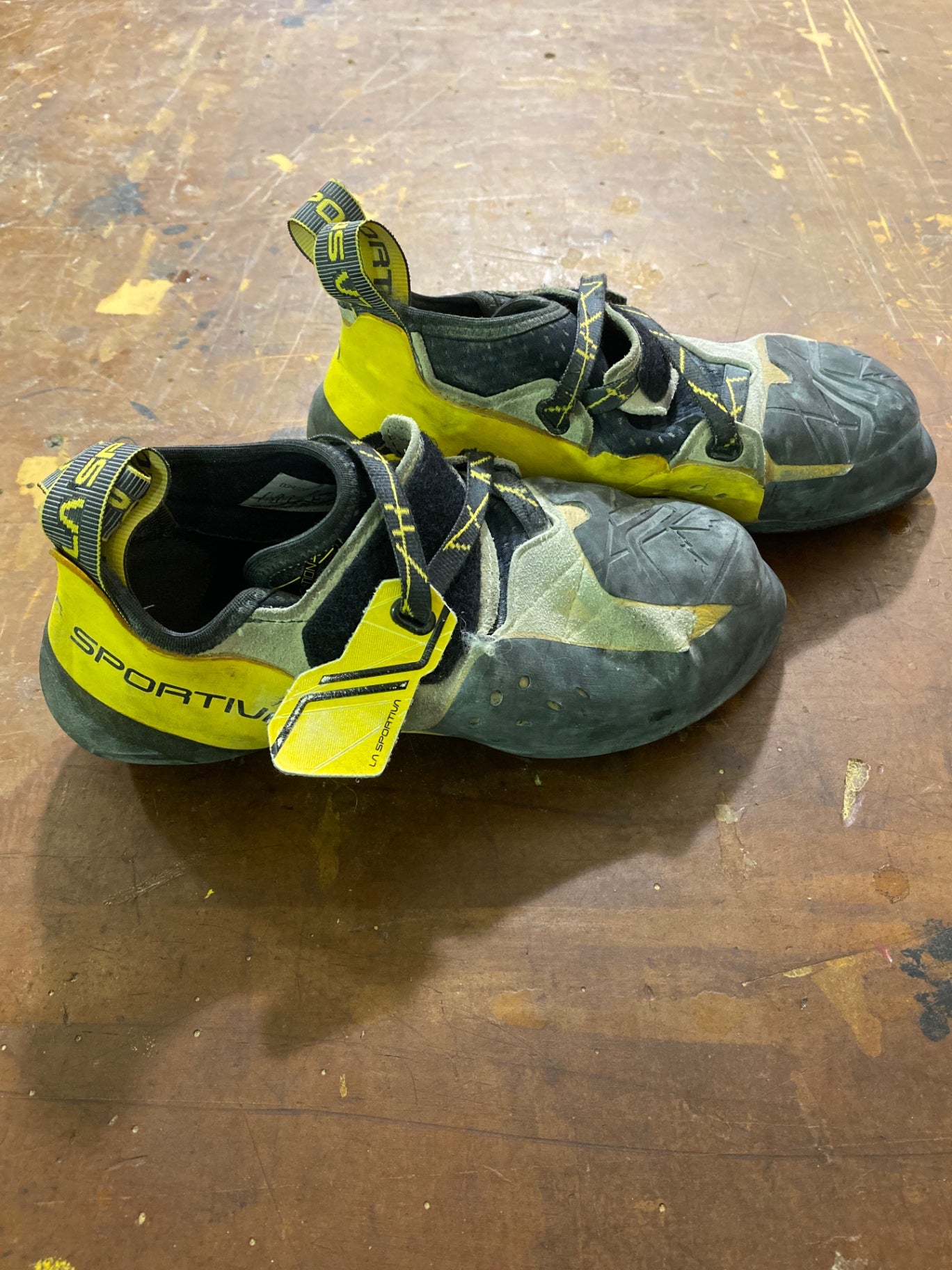 La Sportiva Solutions Shoes (Climbing) 40.5 White/Yellow
