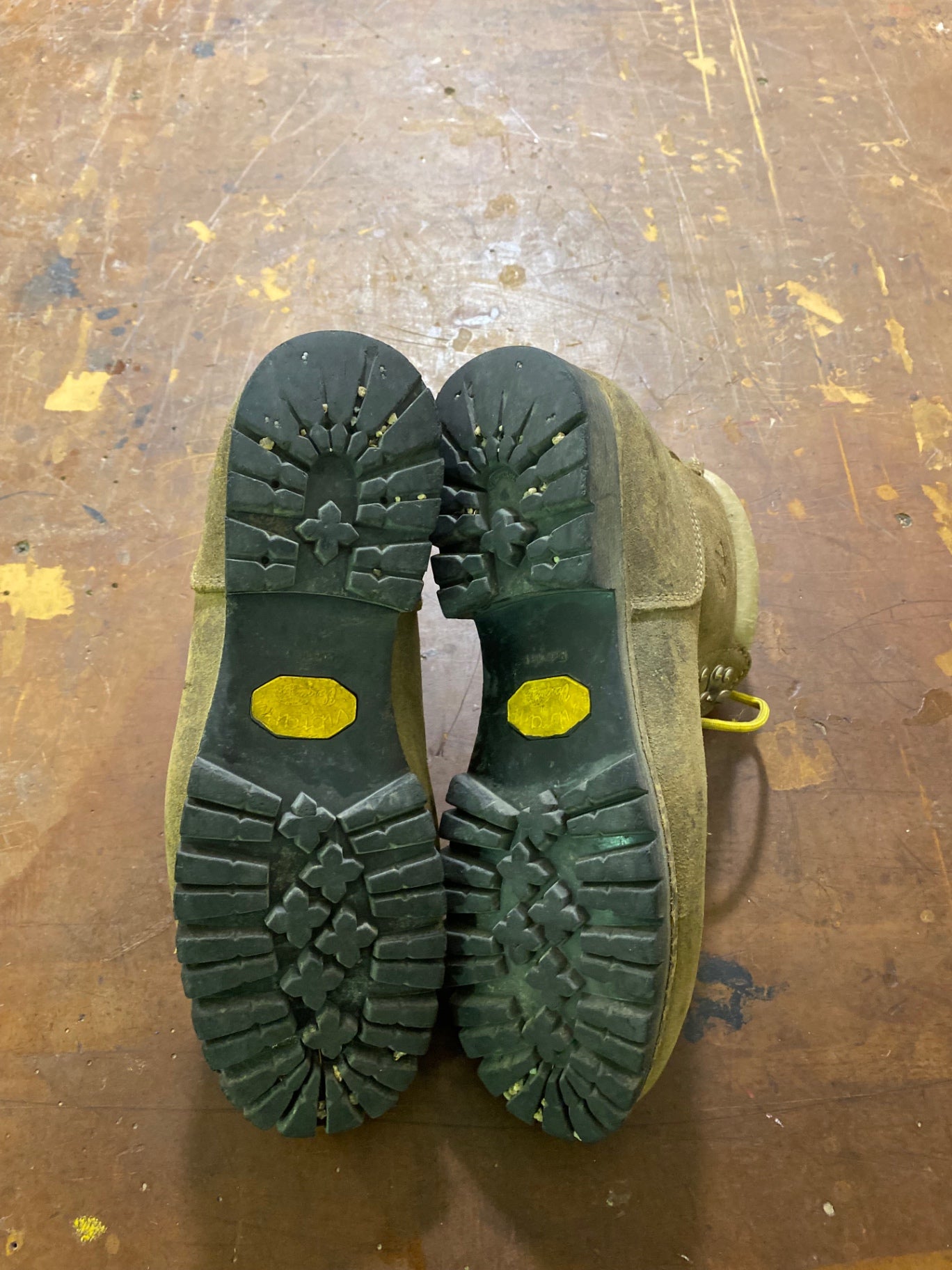 Vasque Boots Shoes (Hiking Boots) 9 Brown/Yellow
