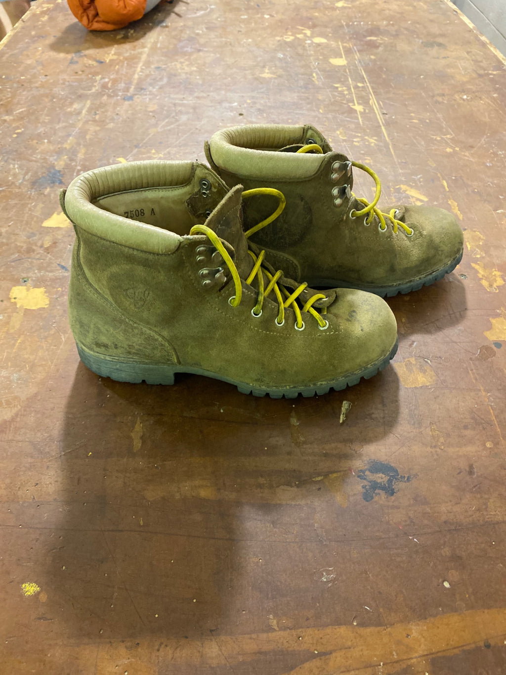 Vasque Boots Shoes (Hiking Boots) 9 Brown/Yellow