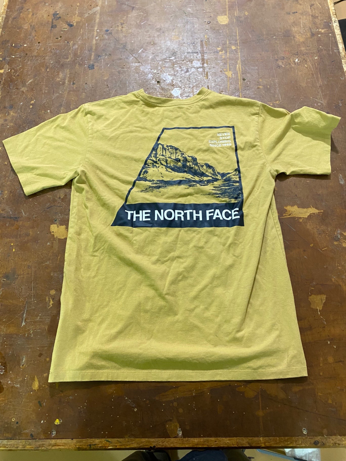 The North Face T-Shirt M Gold