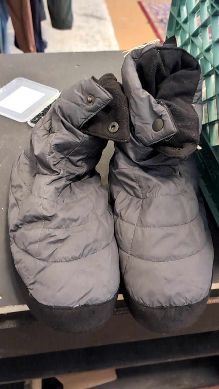 REI Shoes Large Grey Down Booties
