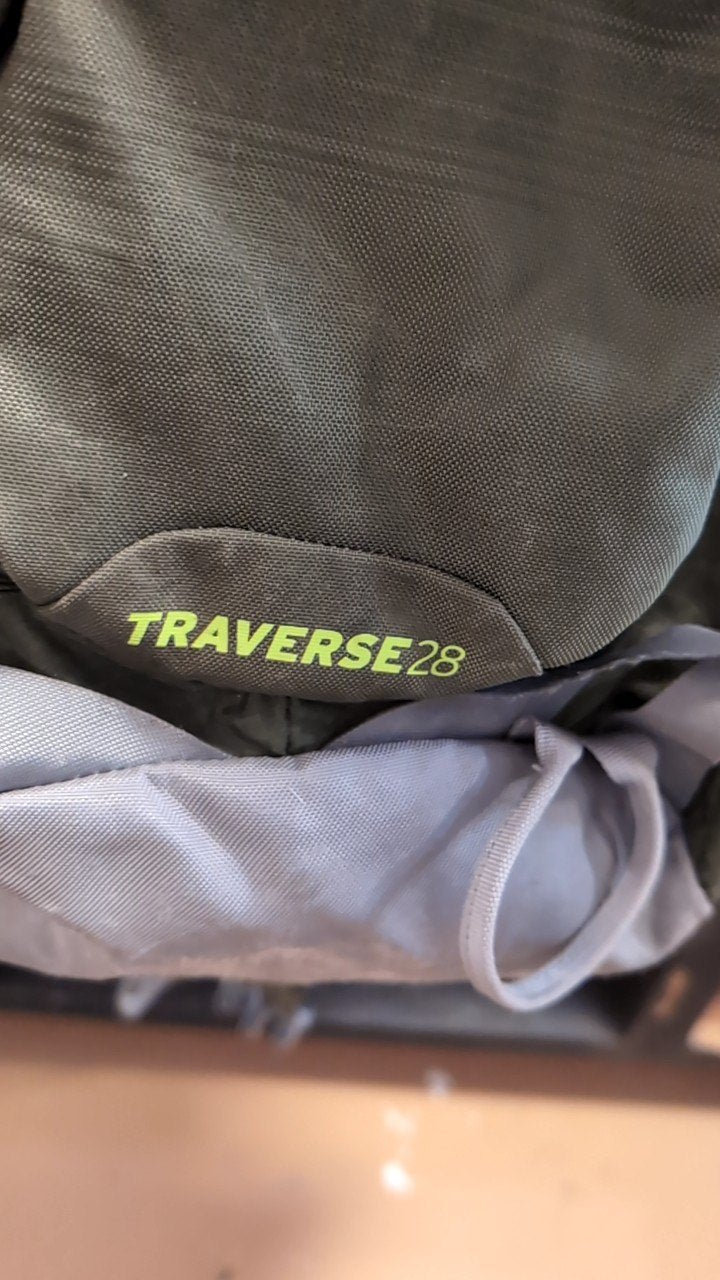 REI Backpack 28L Green Traverse 28