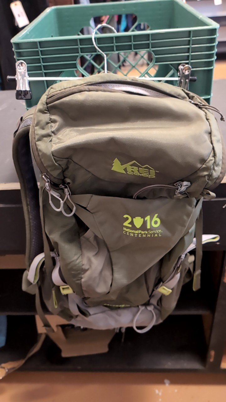 REI Backpack 28L Green Traverse 28