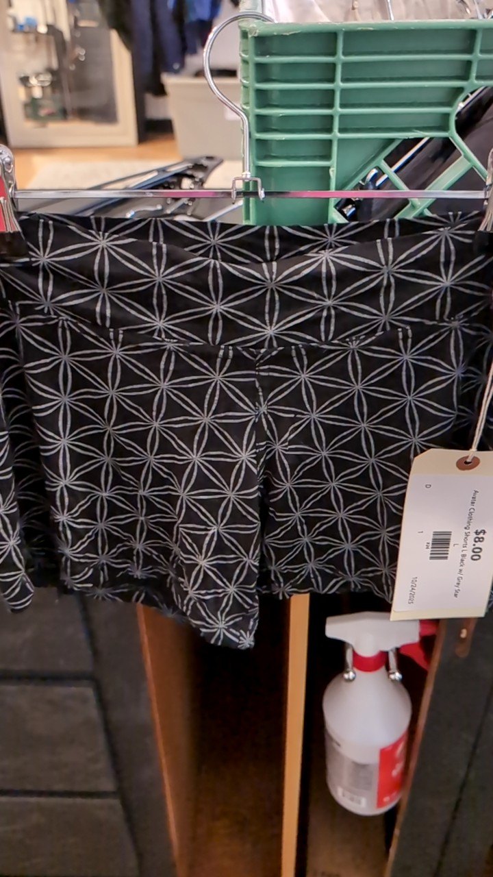 Avatar Clothing Shorts L Black w/ Grey Star