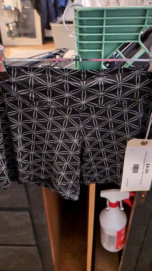 Avatar Clothing Shorts L Black w/ Grey Star