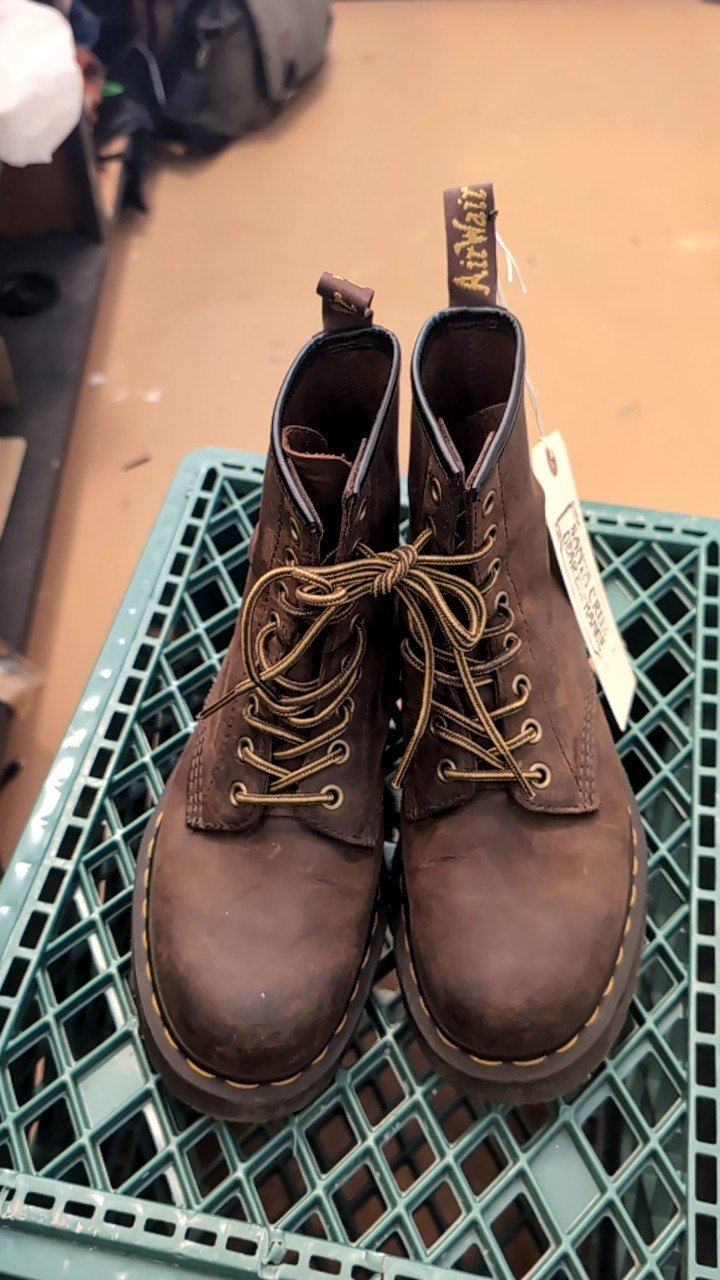 Dr. Marten's Shoes (Boots) 6 Brown High-Top