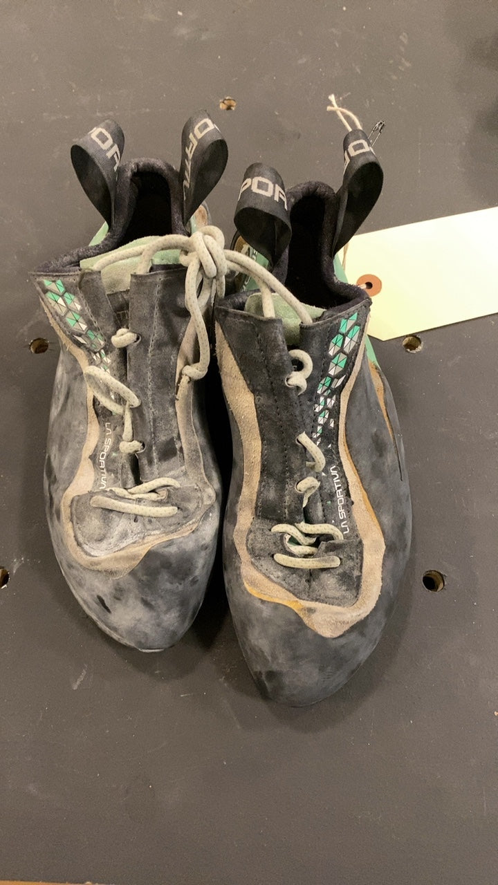 La Sportiva Miura Shoes (Climbing) 39 White/Teal