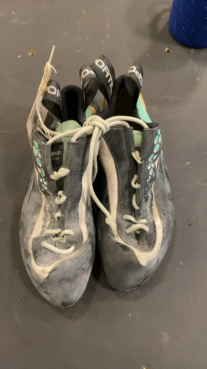 La Sportiva Miura Shoes (Climbing) 39 White/Teal