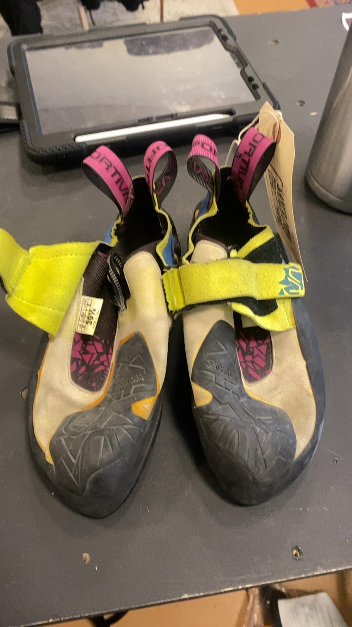 La Sportiva Shoes (Climbing) 39.5/7 Skwama