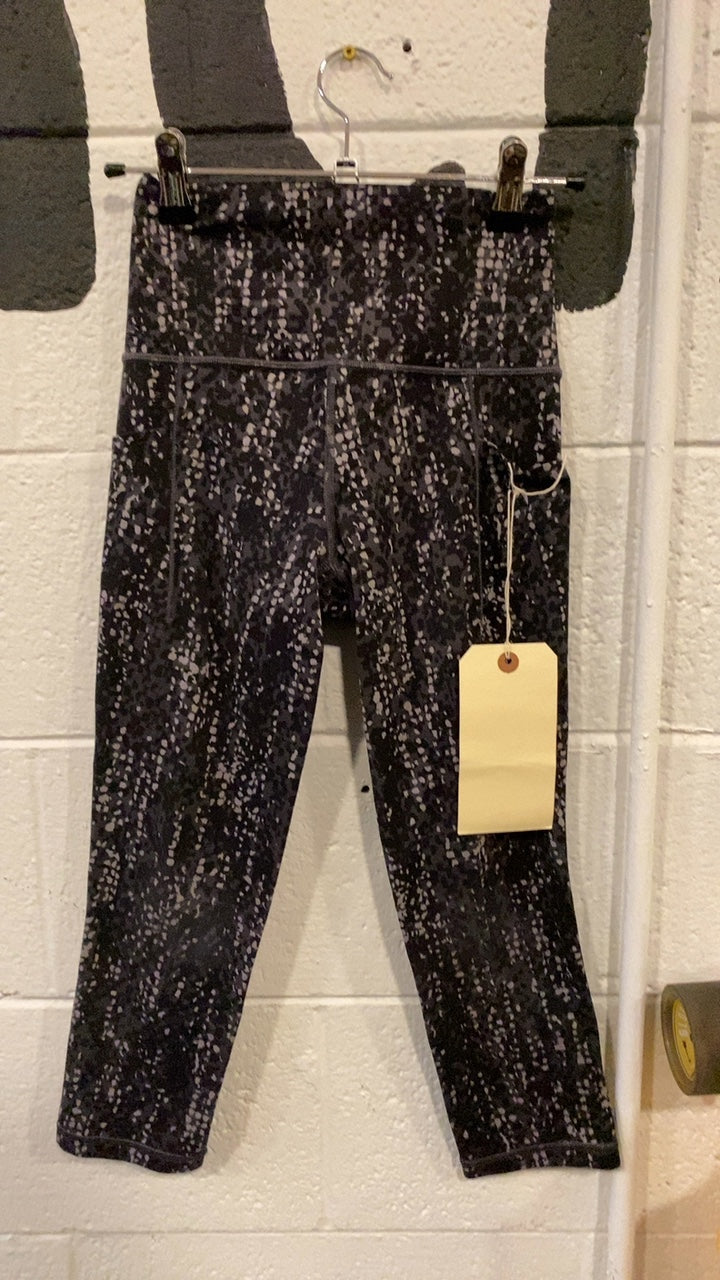 Athleta Salutation II Capri Pants (Yoga) XXS Camo