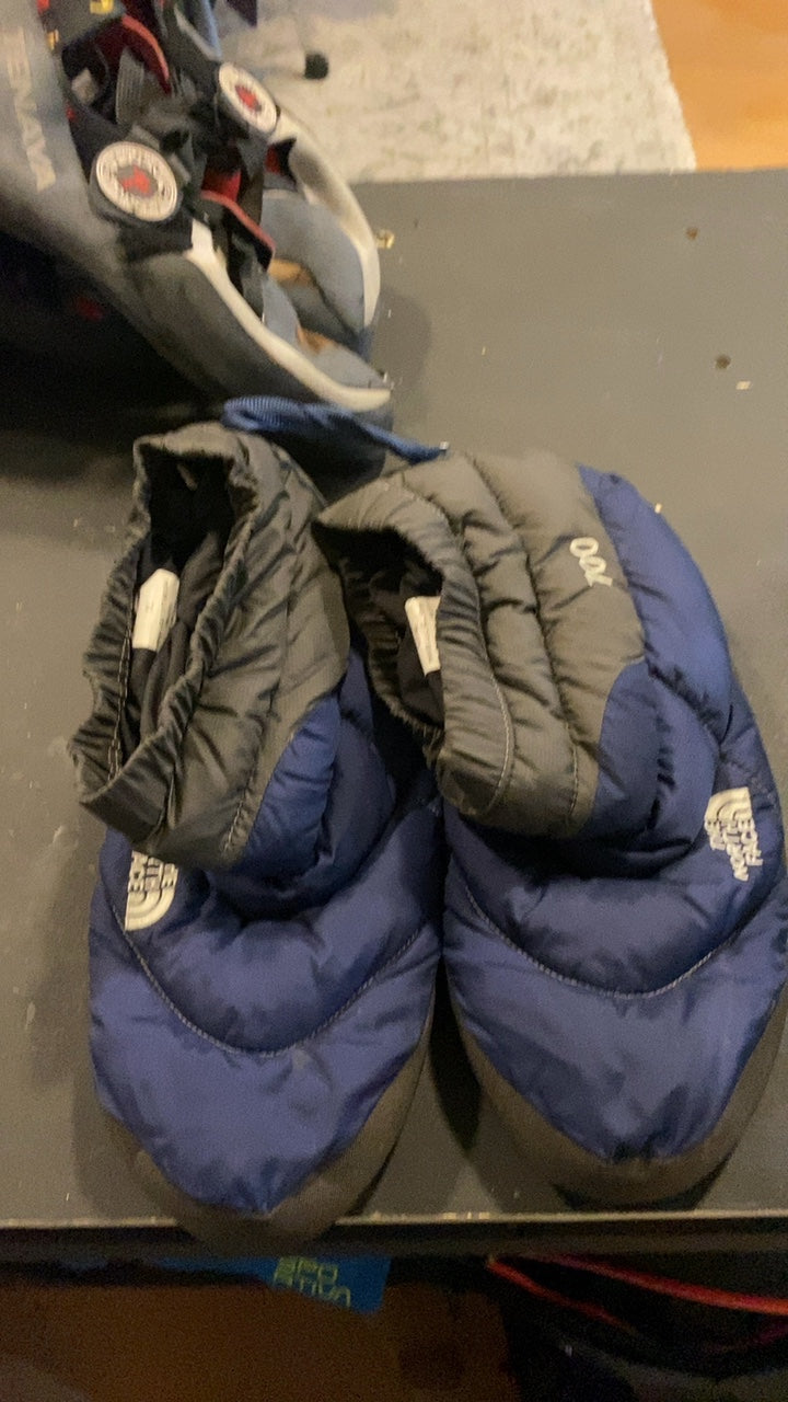 The North Face Nuptse Apres 700 Fill Shoes (Down) XL Blue/Grey
