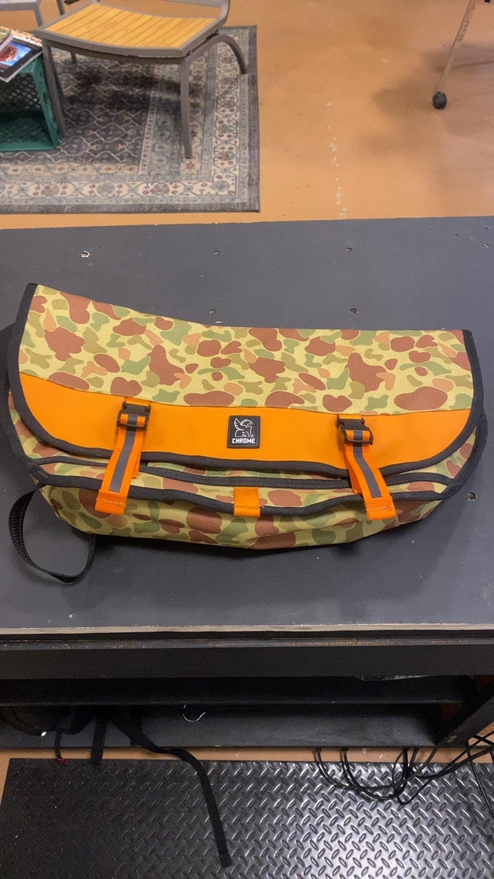 Chrome Industries Citizen Bag (Messenger) 24L Camo/Orange