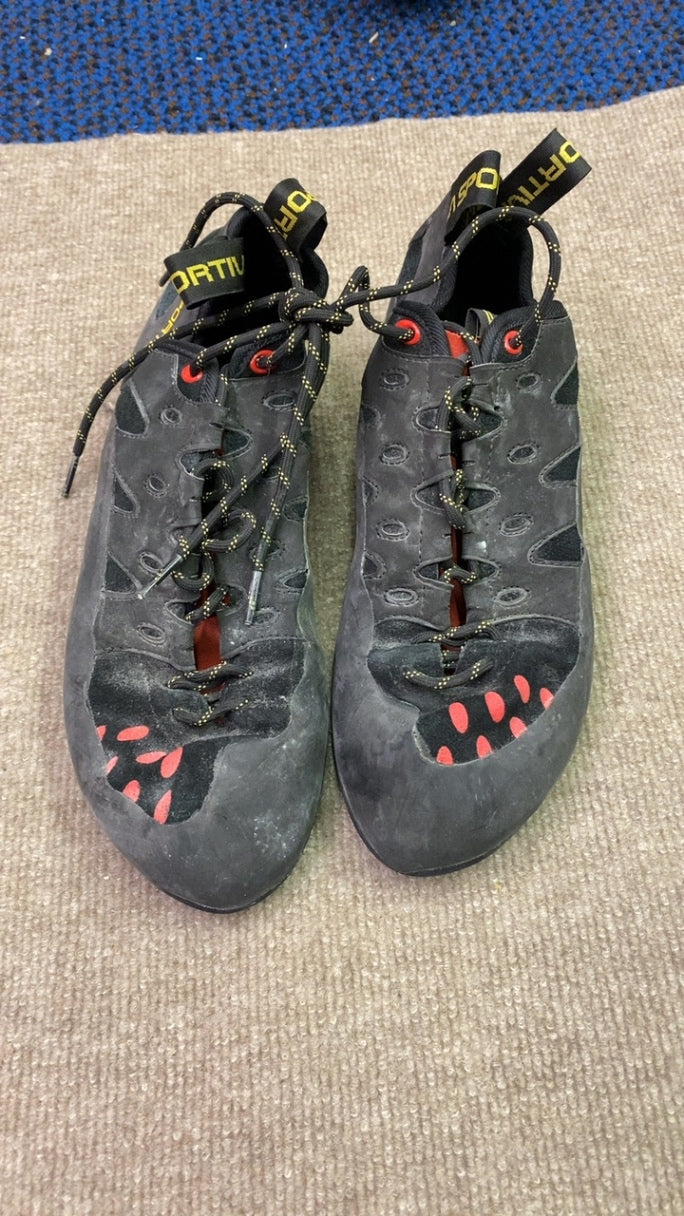 La Sportiva Tarantulace Shoes (Climbing) 45/11.5 Black/Red