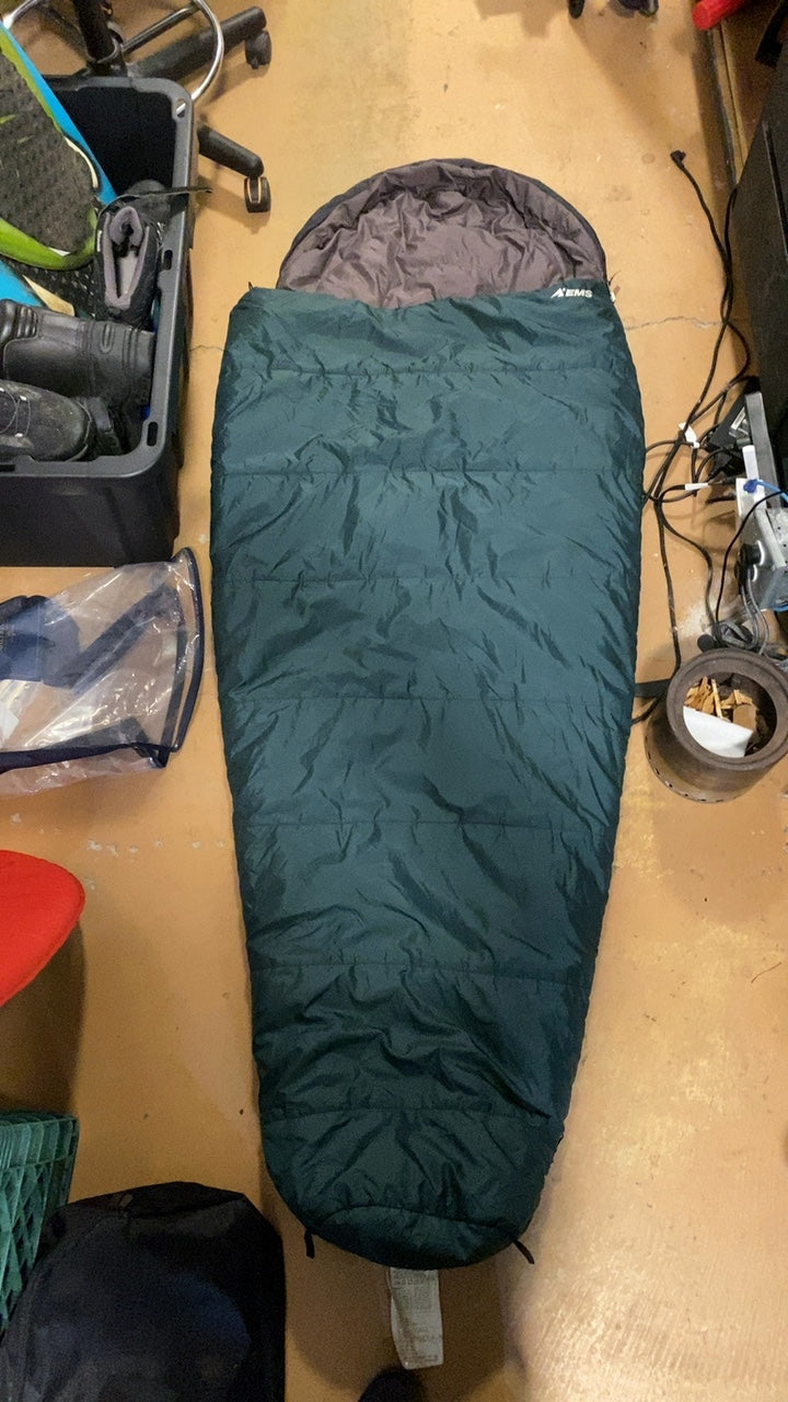 Eastern Mountain Sports 25°F Sleeping Bag (Synthetic) Green/Grey
