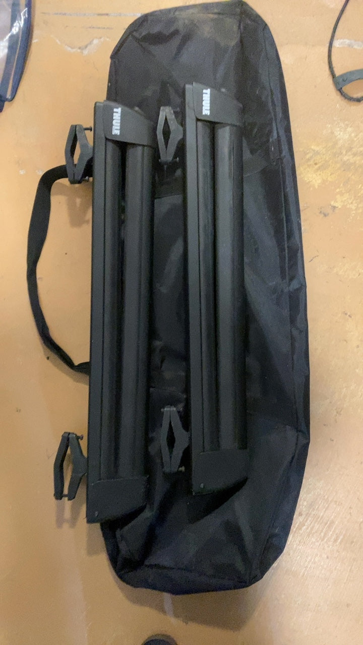 Thule Universal Ski and Snowboard Carrier Ski Rack (Car) Black With Key