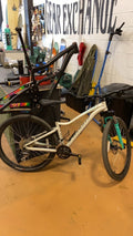 2016 Specialized Jynx Sport 650b Bike S White/Green