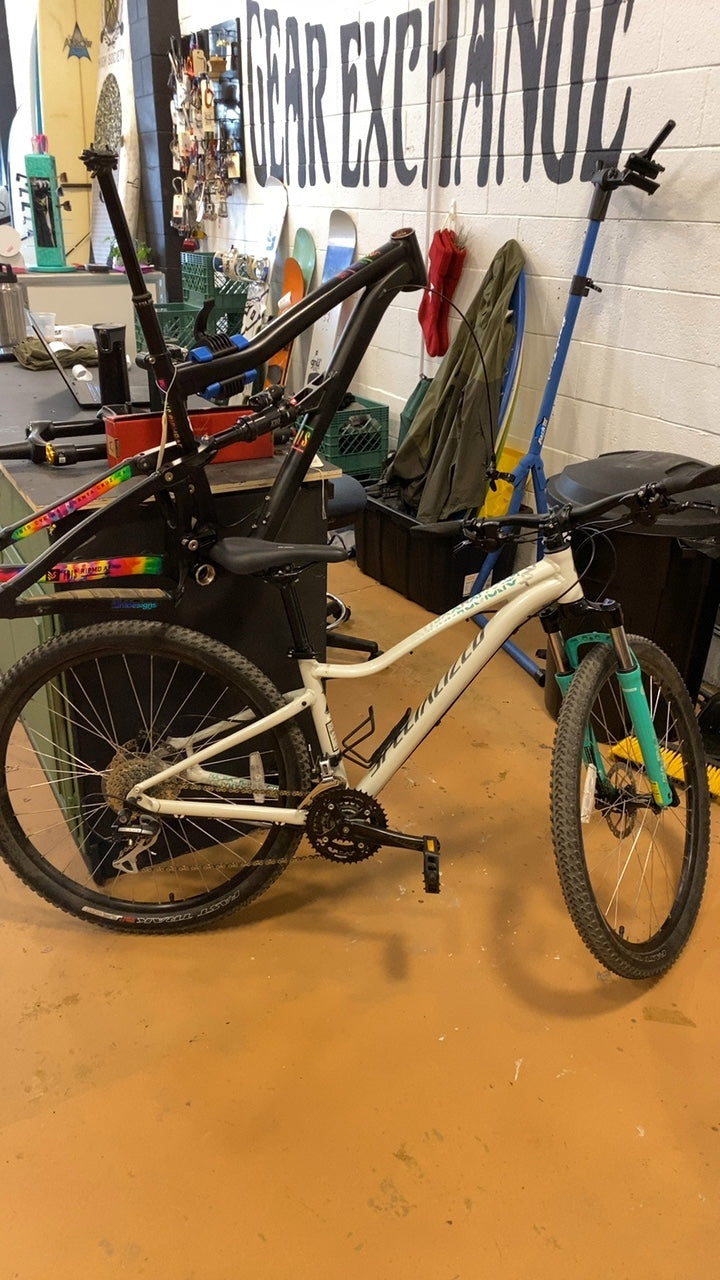 2016 Specialized Jynx Sport 650b Bike S White/Green