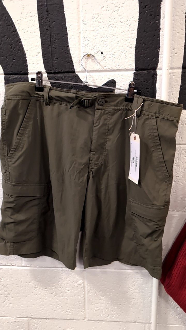 REI Shorts 16 Green Relaxed Fit