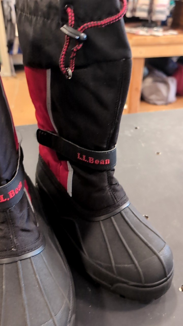 LL Bean Snow Boots 6 Black/ Red