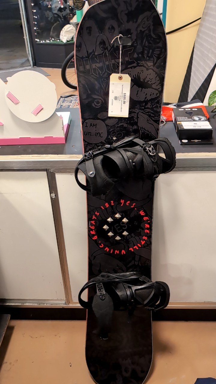 Yes! Snowboard 152cm I AM un.inc w/Burton Bindings