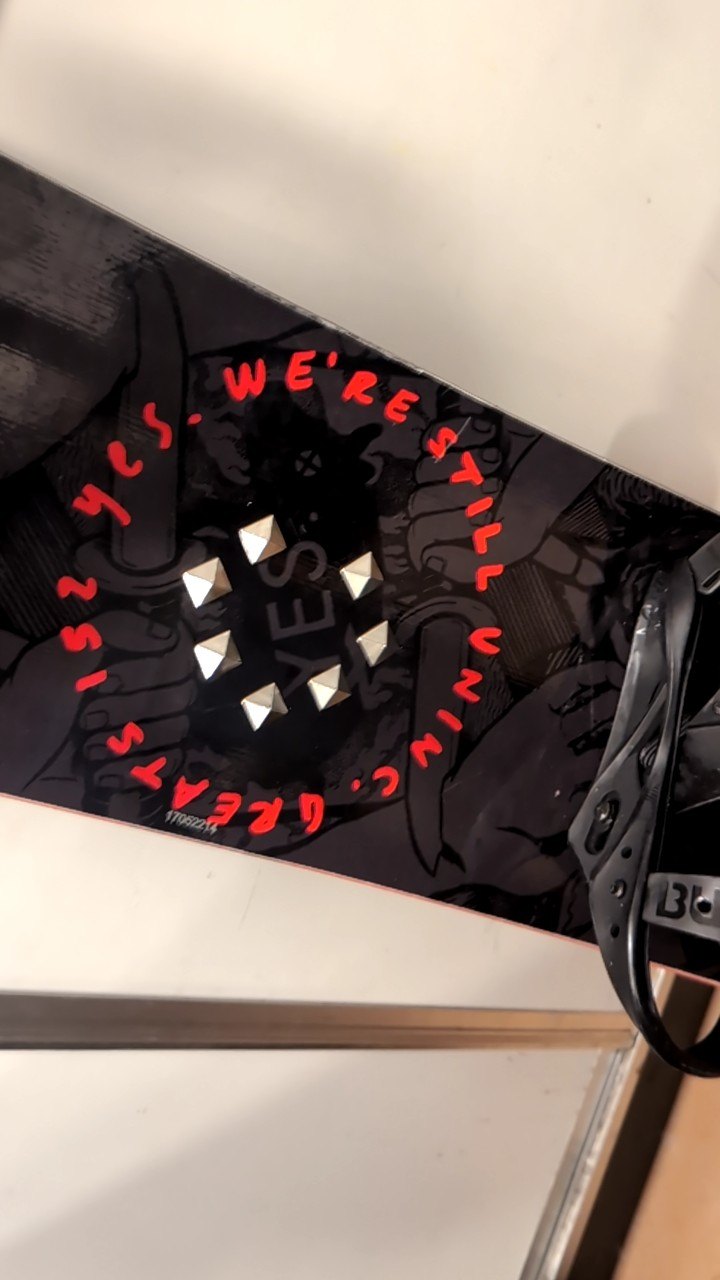 Yes! Snowboard 152cm I AM un.inc w/Burton Bindings