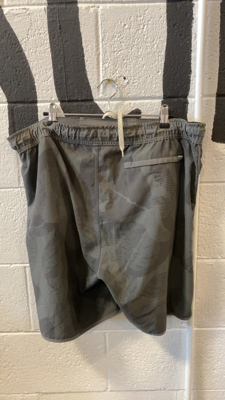 Vuori Shorts XL Grey