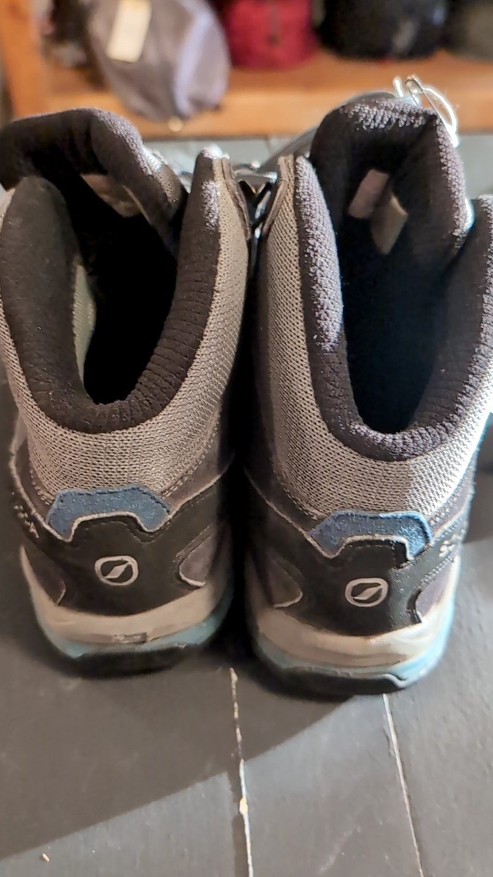 Scarpa Shoes (Hiking Boots) 8.5 Moraine Mid GTX