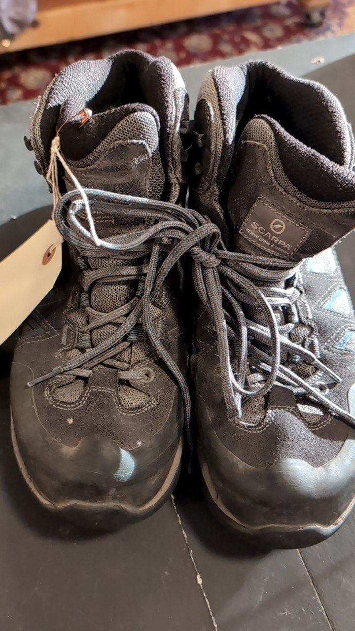 Scarpa Shoes (Hiking Boots) 8.5 Moraine Mid GTX