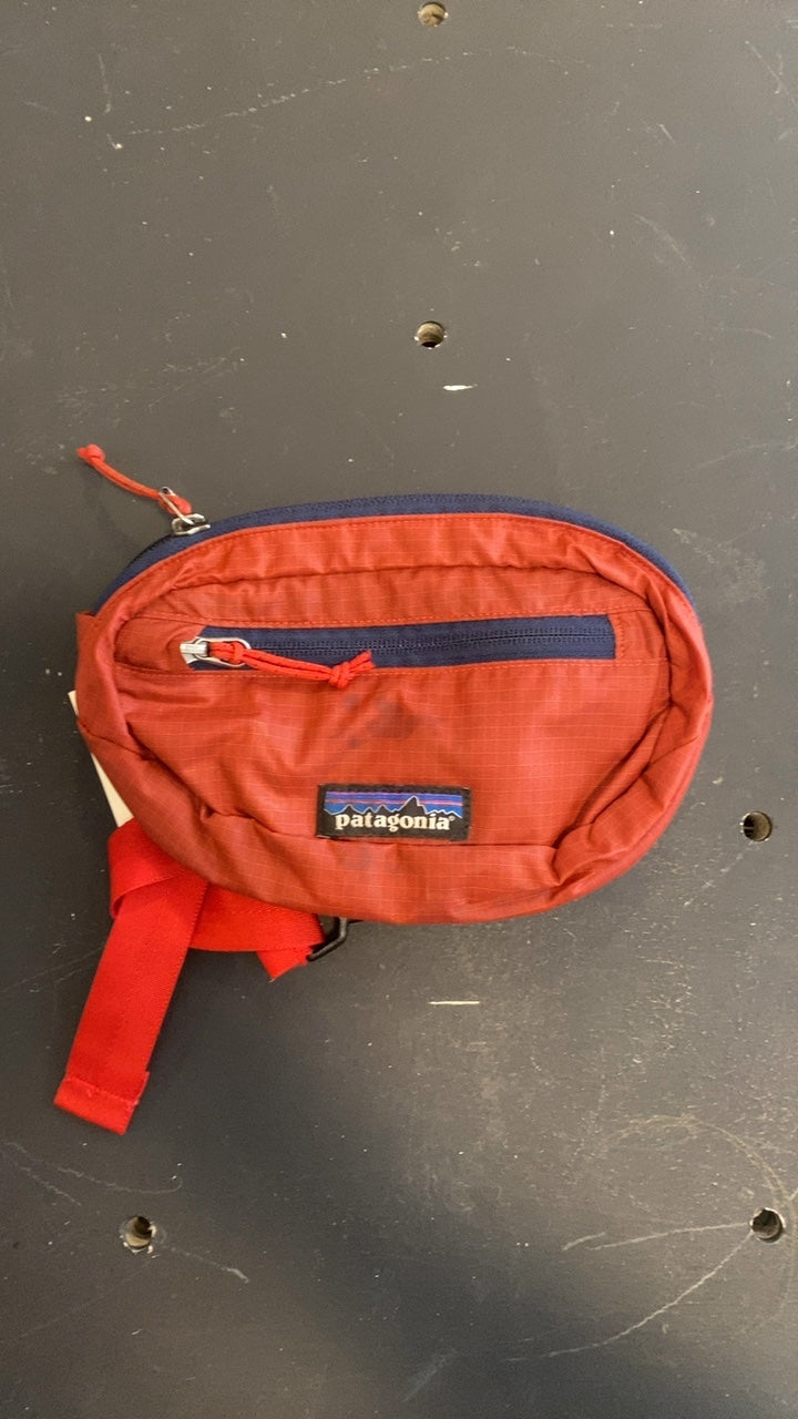Patagonia Ultralight Black Hole Waistpack 1L Red/Blue