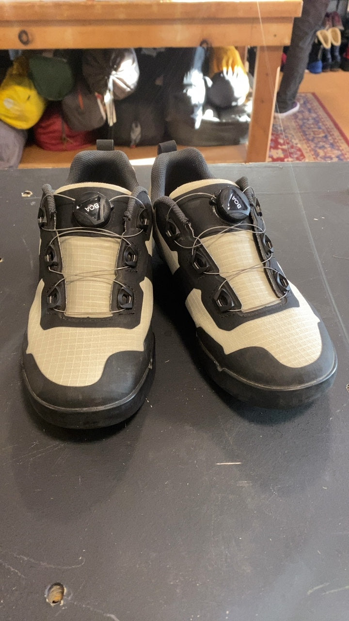 Giro Tracker W Shoes (Cycling) W's 39/7.5 Beige/Black