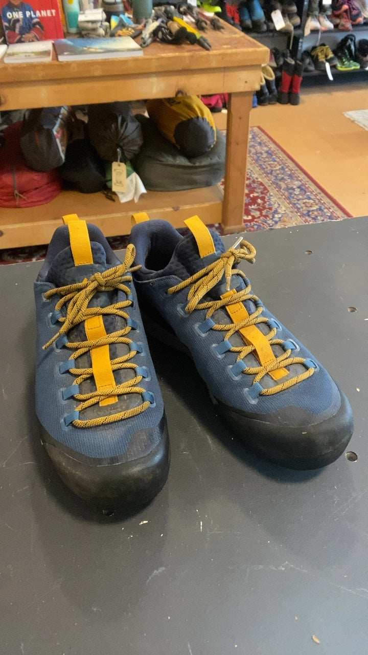 Black Diamond Mission LT Shoes (Climbing Approach) 10.5 Blue