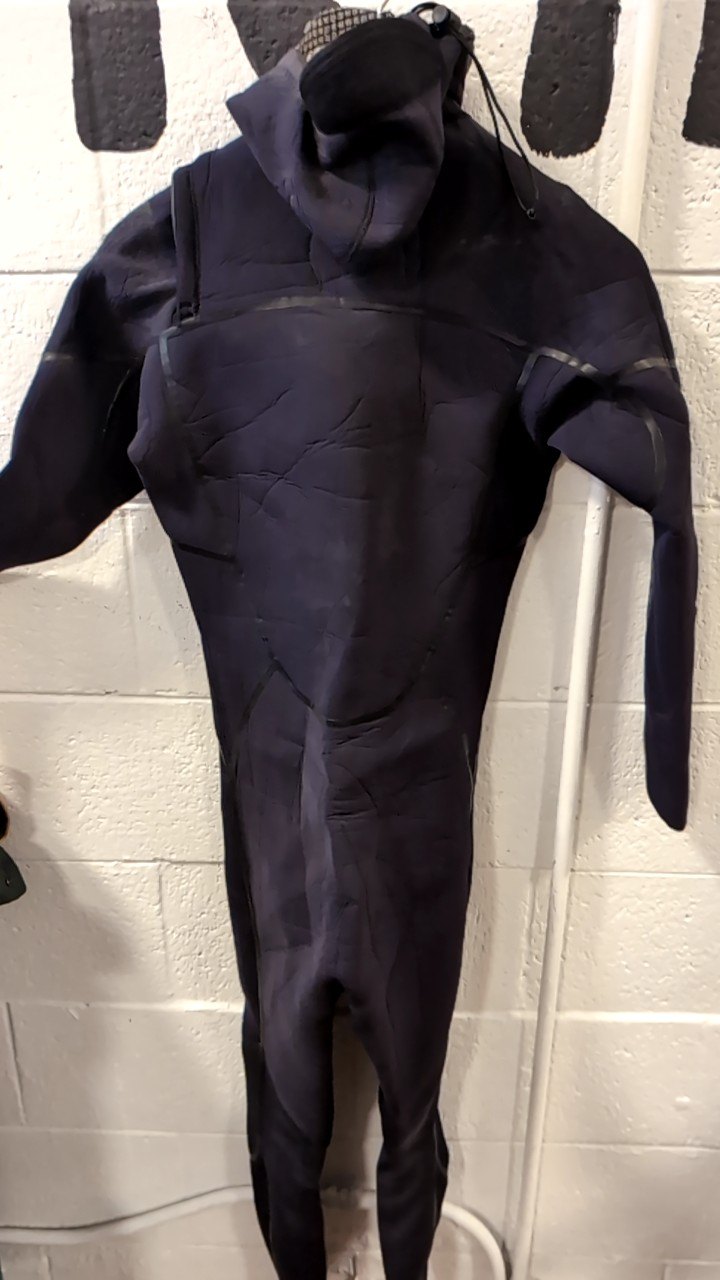 Need Essentials Wetsuit M Tall Black 4/3 Hooded