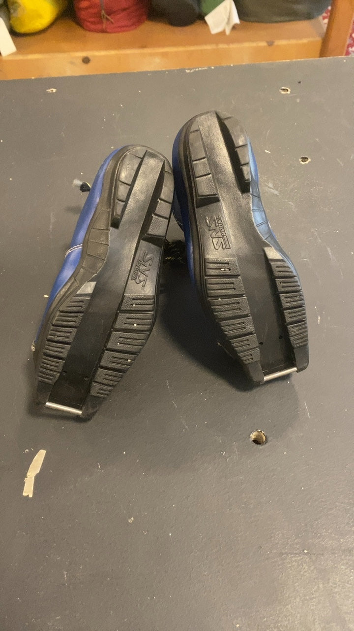 Salomon Igloo XC Shoes (Ski Boots) Youth 28/10.5 Blue