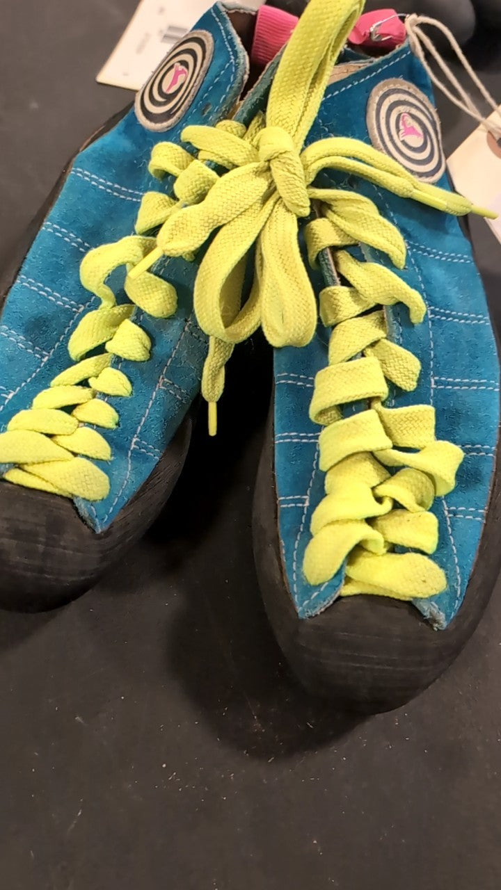 Borreal Shoes (Climbing) 6.5/38.5 Blue Leather Green Lace