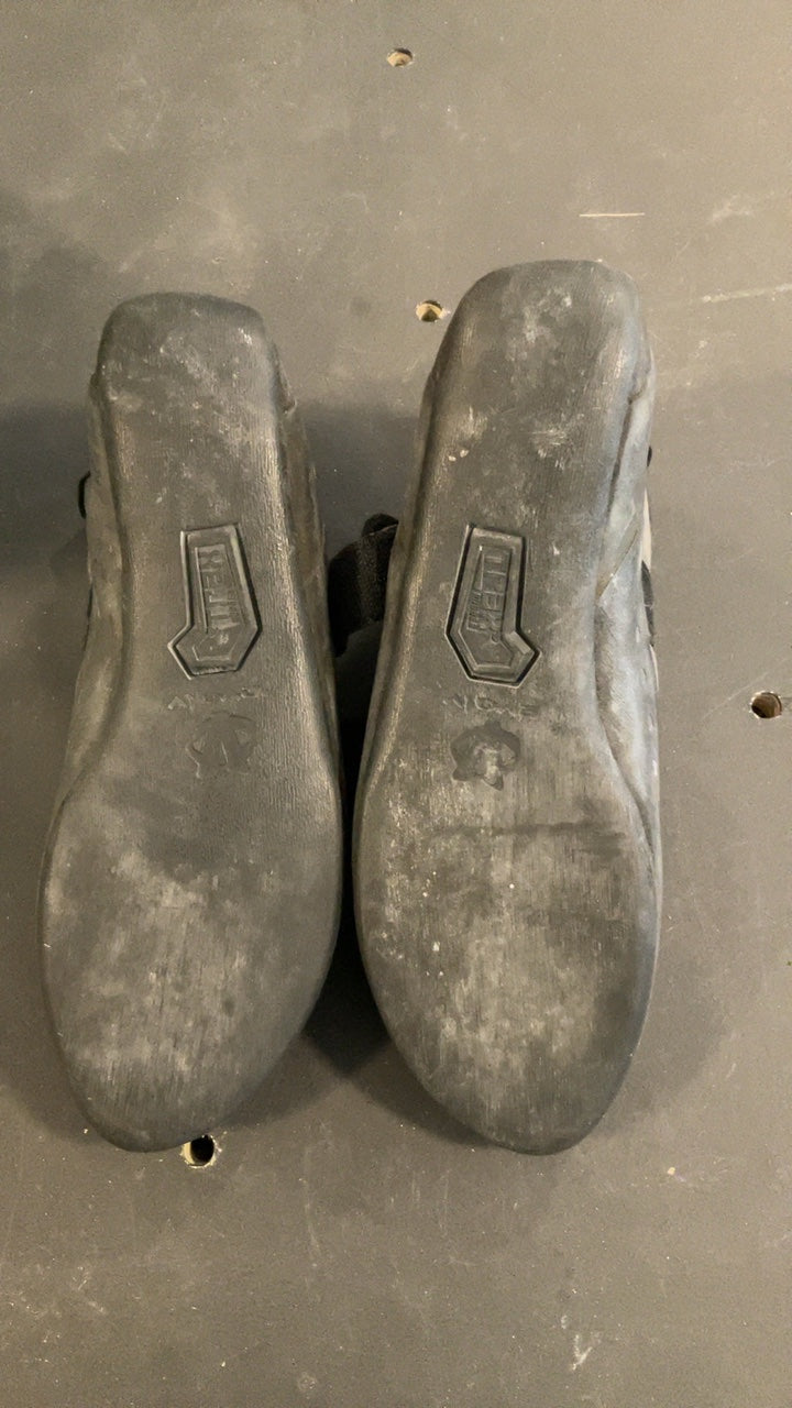 Evolv Shoes (Climbing) 10/43 Grey Kronos