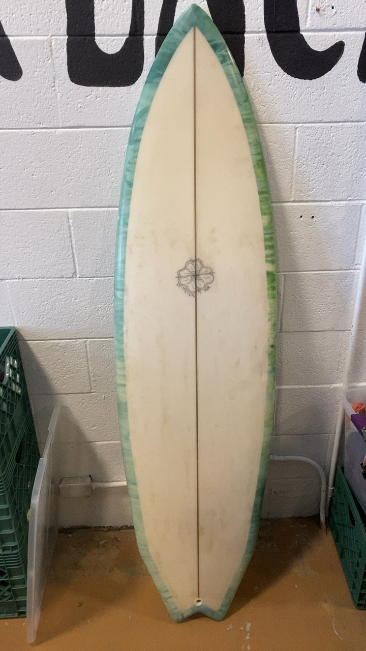 Midtown x TVM Surfboard (Short) 5'6"