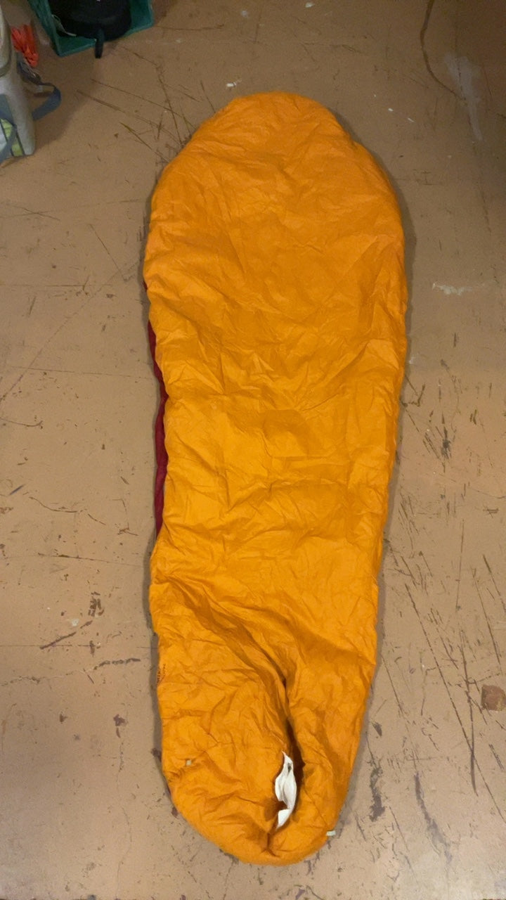 Mountain Hardware Sleeping Bag (Synthetic) 31x78 Orange/Red Mummy