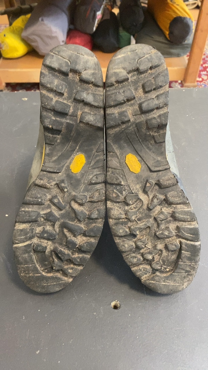 La Sportiva Trango Tech Leather GTX Hiking Boots 43/10 Grey/Yellow