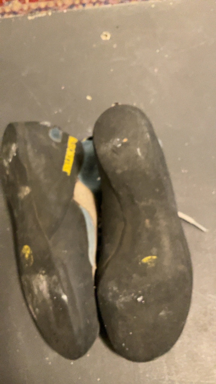 La Sportiva Shoes (Climbing) 8/40.5 Blue Mega Lace