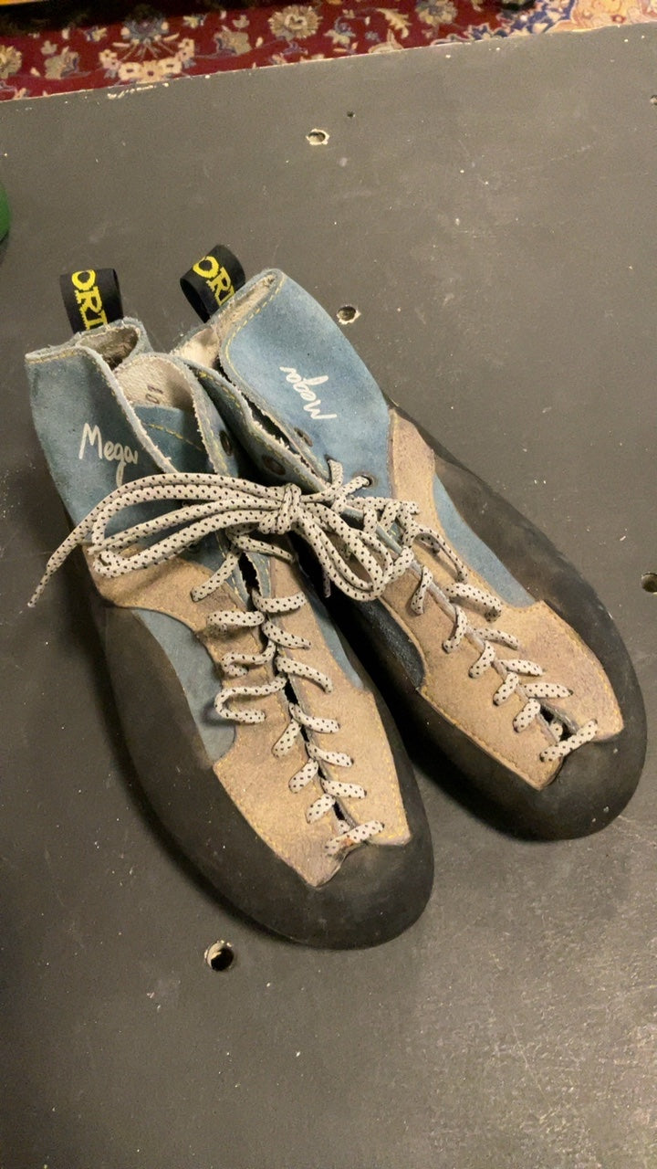 La Sportiva Shoes (Climbing) 8/40.5 Blue Mega Lace