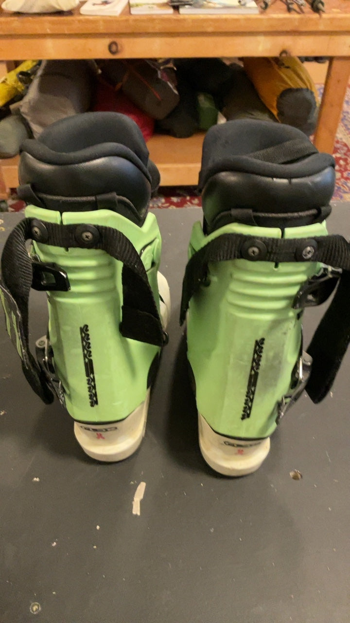 K2 Shoes (Ski Boots) Mondo 24.5 Revolver W White/Mint