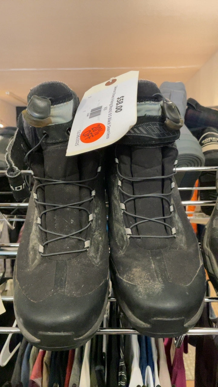 Salomon Shoes (Hiking Boots) 9.5 Black Seamless