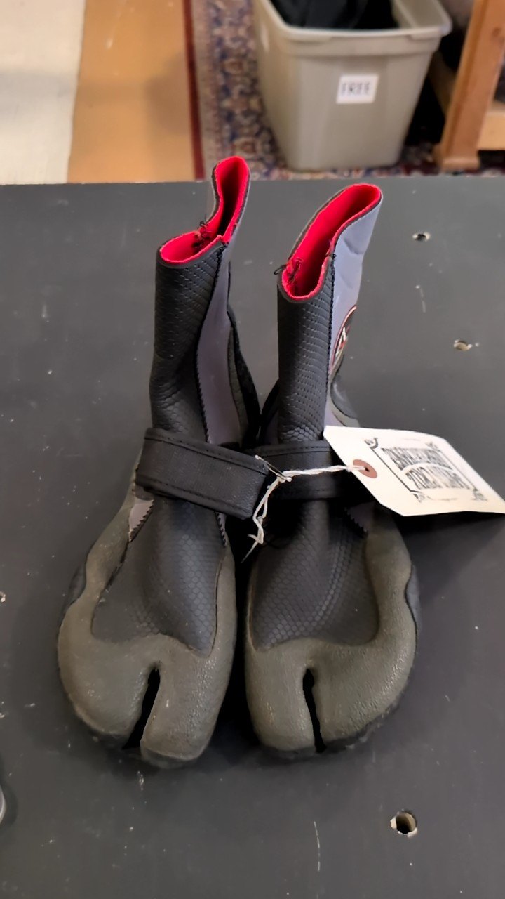 Unknown Shoes (Surfing Booties) W8 Split Toe