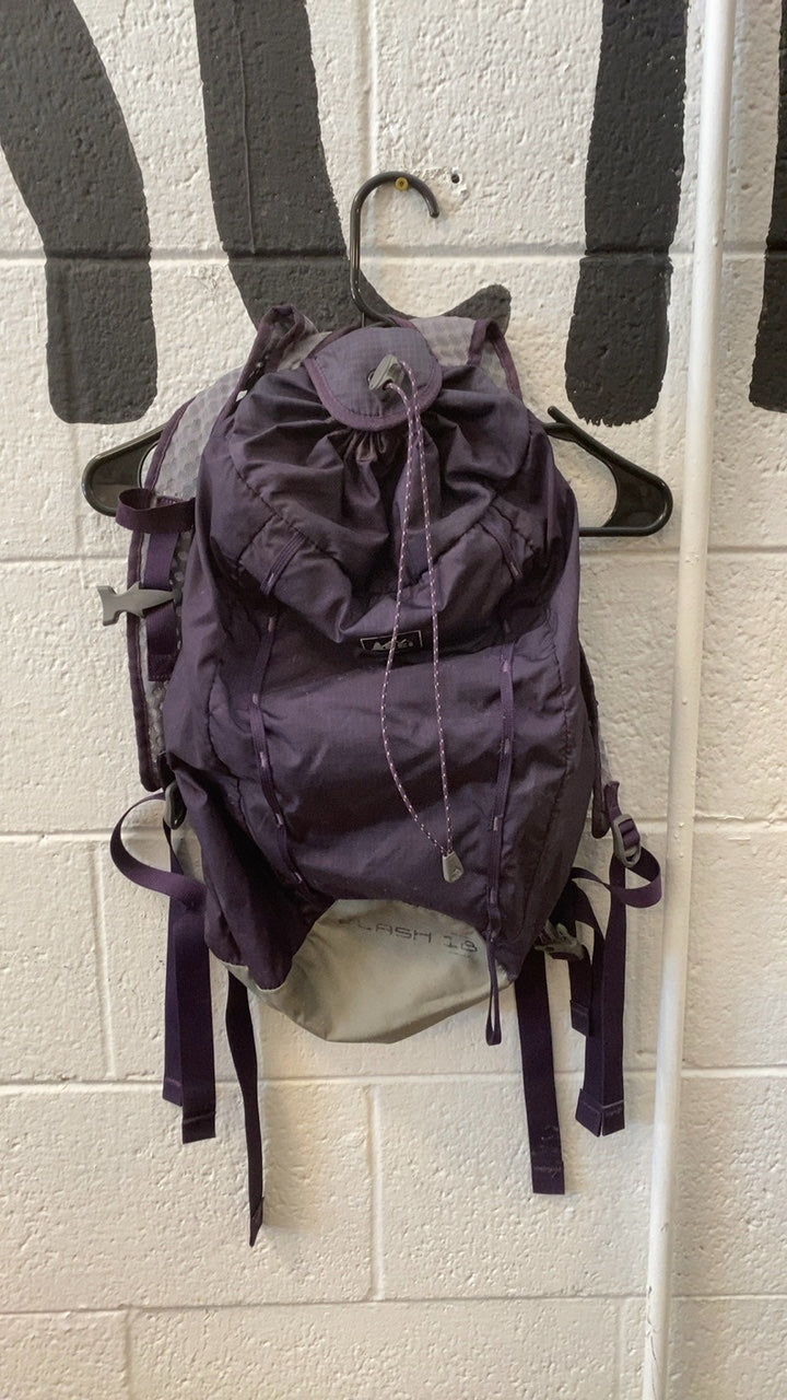 REI Flash 18 Backpack 18L Purple