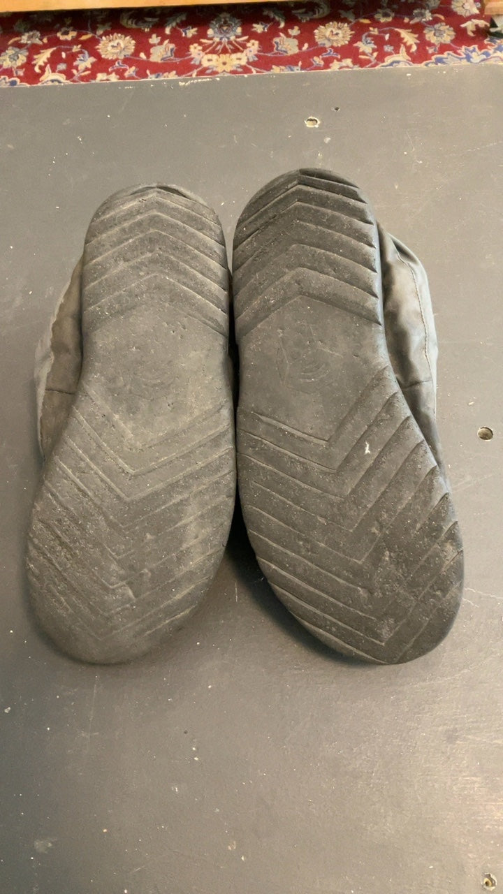 Mountain Hardwear Shoes (Slippers) 9.5 Black/Grey
