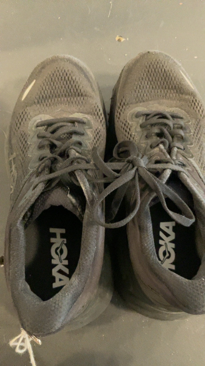 Hoka Shoes W8.5 Black Women's Bondi 9