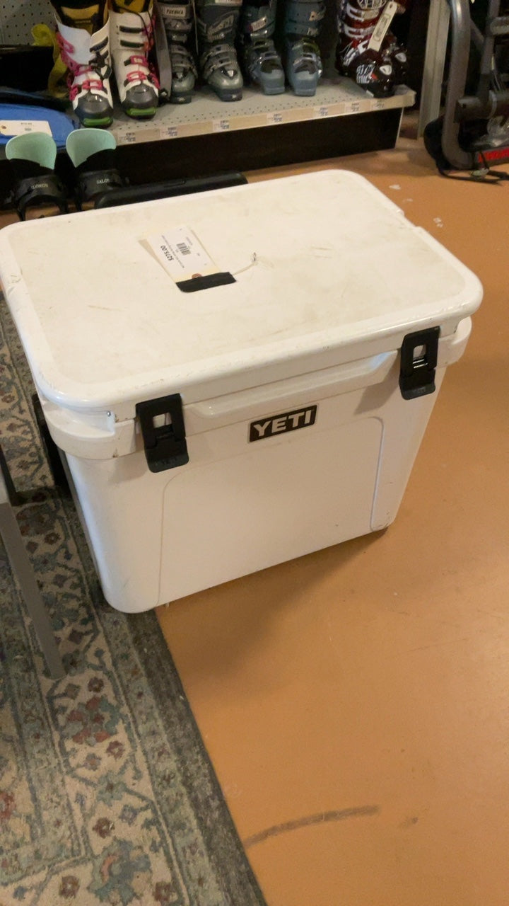 Yeti Cooler 60L White Rolling Cooler Large