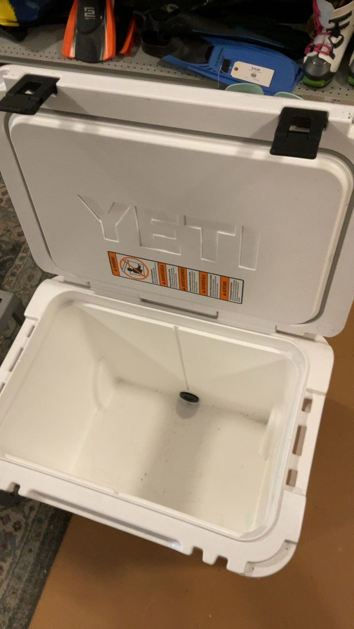 Yeti Cooler 60L White Rolling Cooler Large